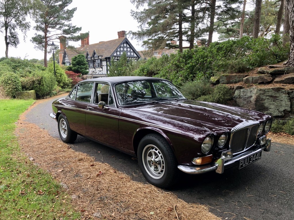 Daimler Double Six Vanden Plas 5.3 Vanden Plas Red