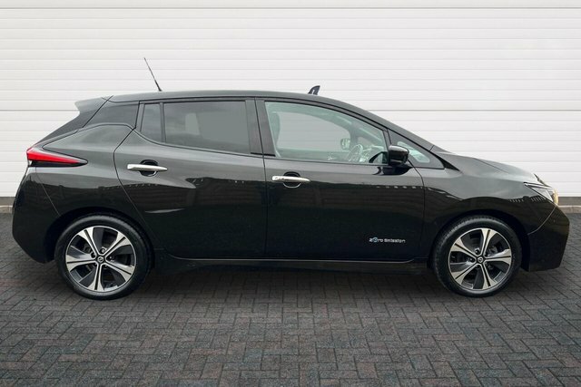 Nissan Leaf N-connecta Hatchback YE20AOF Black #2