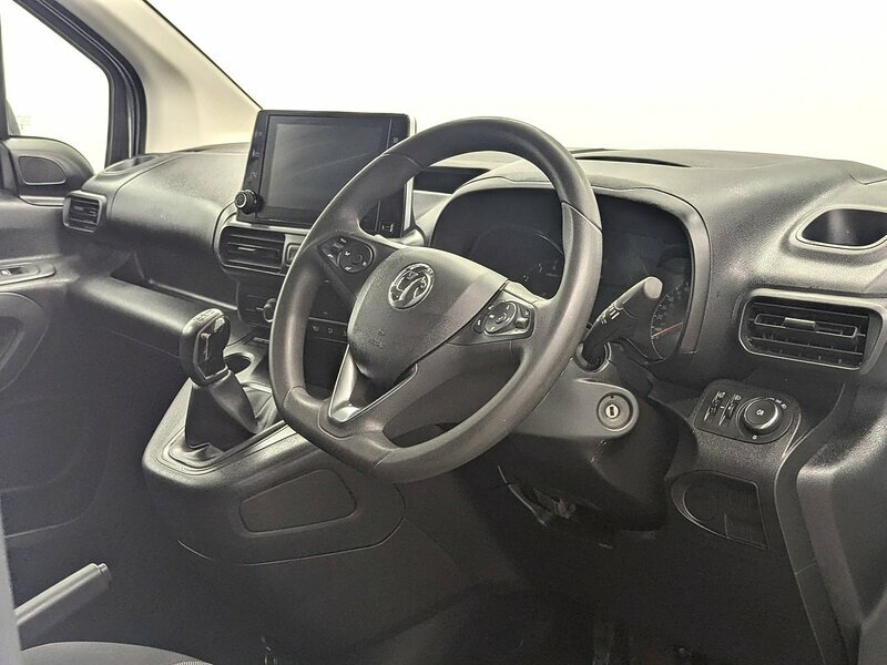 Vauxhall Combo Turbo D 2300 Sportive DY70WEJ White #3