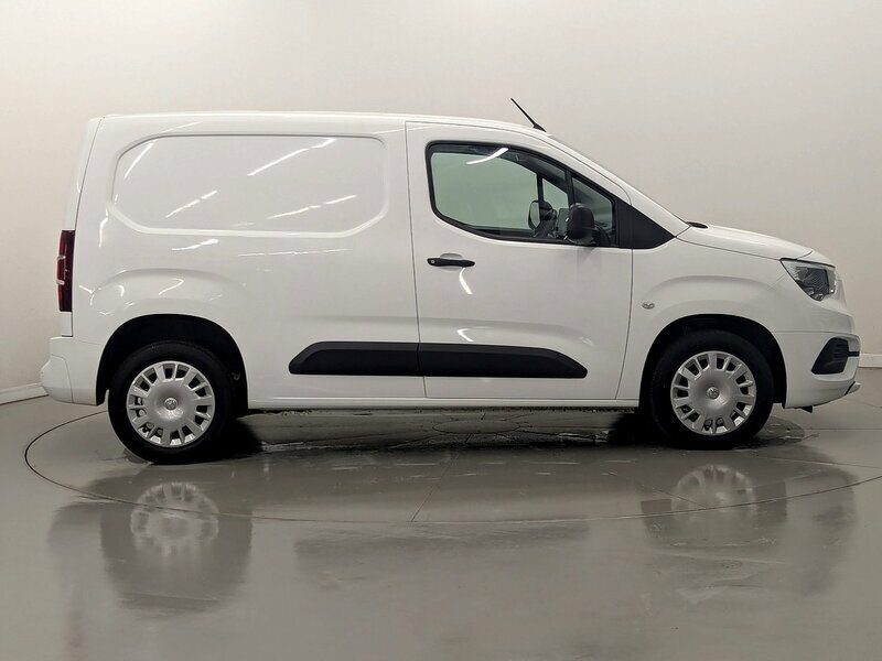 Vauxhall Combo Turbo D 2300 Sportive DY70WEJ White #2