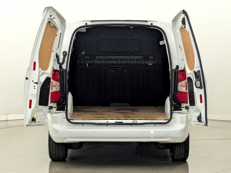 Vauxhall Combo Turbo D 2300 Sportive DY21OUG White #4