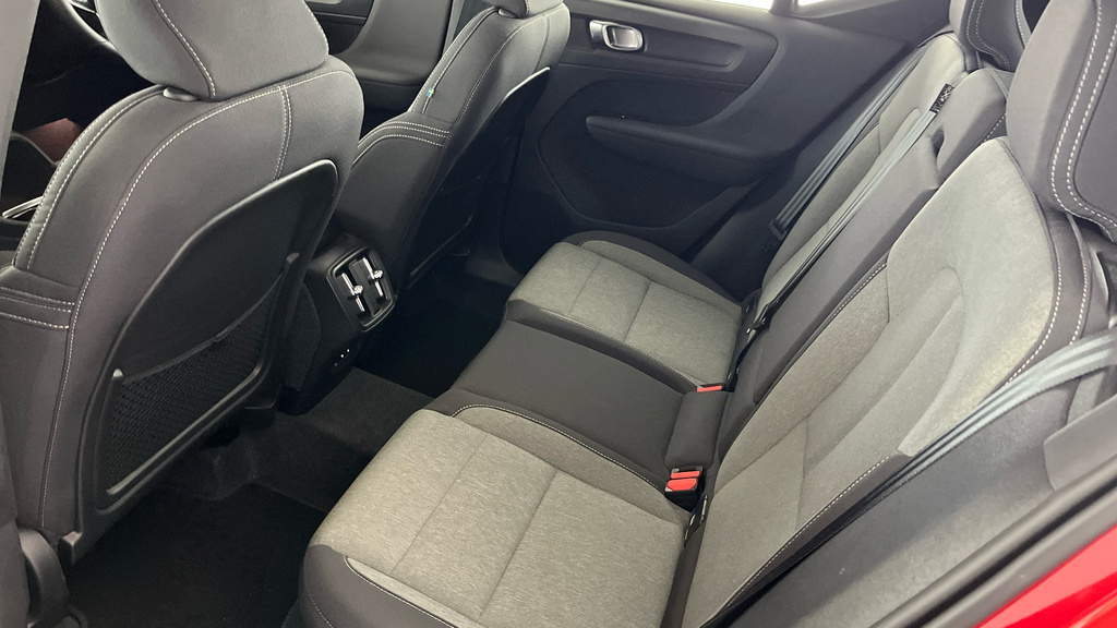 Volvo XC40 Plus, B4 Mild Hybrid, Dark CP73LDA Red #6