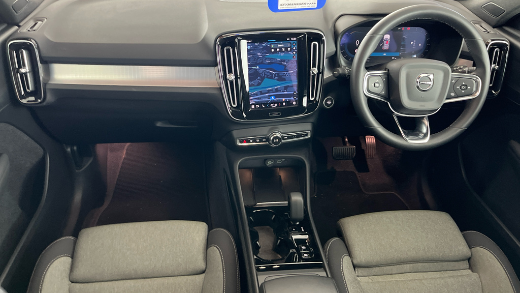 Volvo XC40 Plus, B4 Mild Hybrid, Dark CP73LDA Red #5