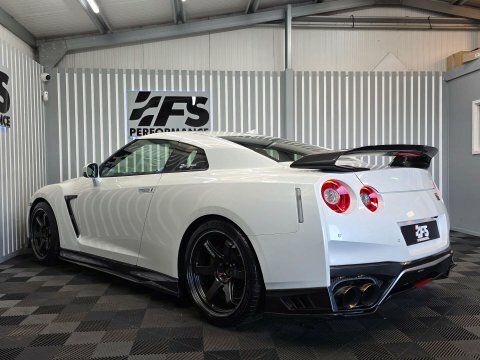 Nissan GT-R 2017 66 3.8 White #4