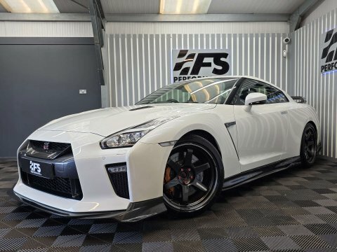 Nissan GT-R 2017 66 3.8 White #3
