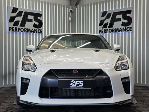Nissan GT-R 2017 66 3.8 White #2