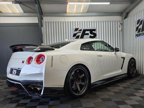 Nissan GT-R 2017 66 3.8 White #6