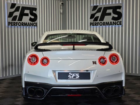 Nissan GT-R 2017 66 3.8 White #5