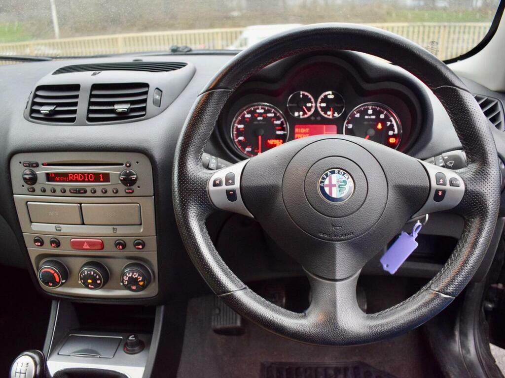 Alfa Romeo 147 1.9 Jtdm 8V Collezione White #24