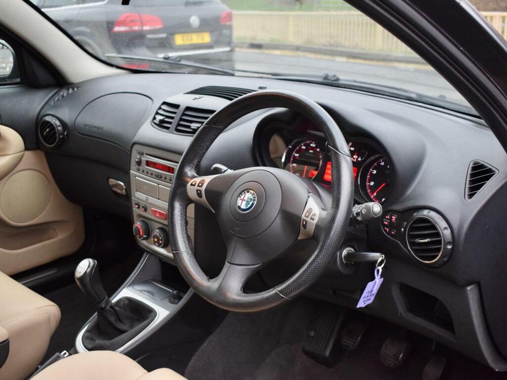 Alfa Romeo 147 1.9 Jtdm 8V Collezione White #16