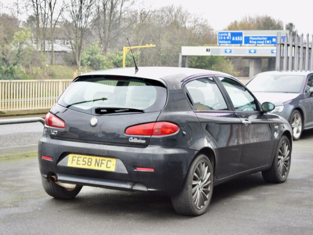 Alfa Romeo 147 1.9 Jtdm 8V Collezione White #7