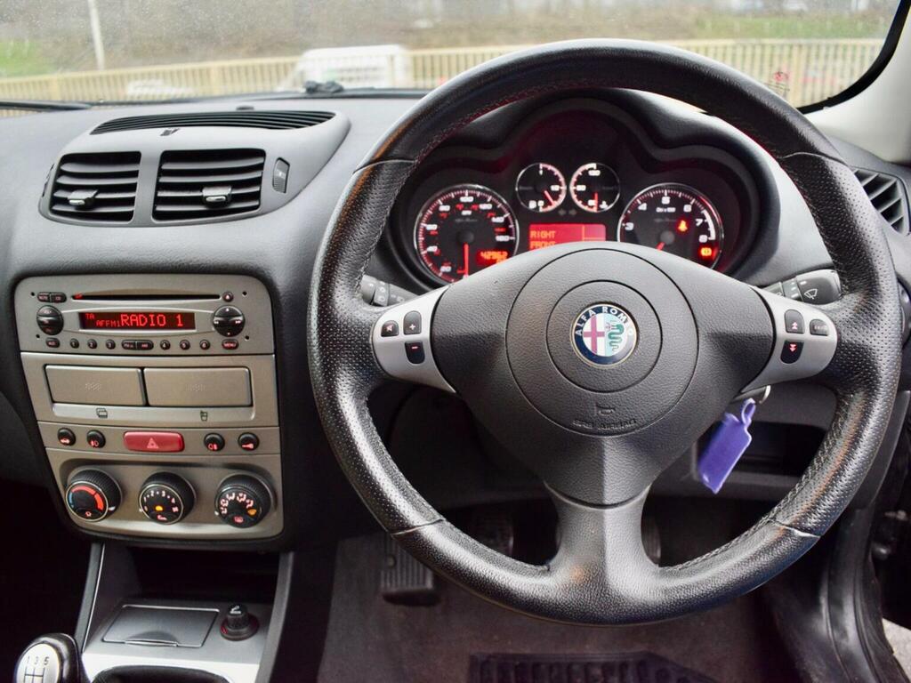 Alfa Romeo 147 1.9 Jtdm 8V Collezione White #10