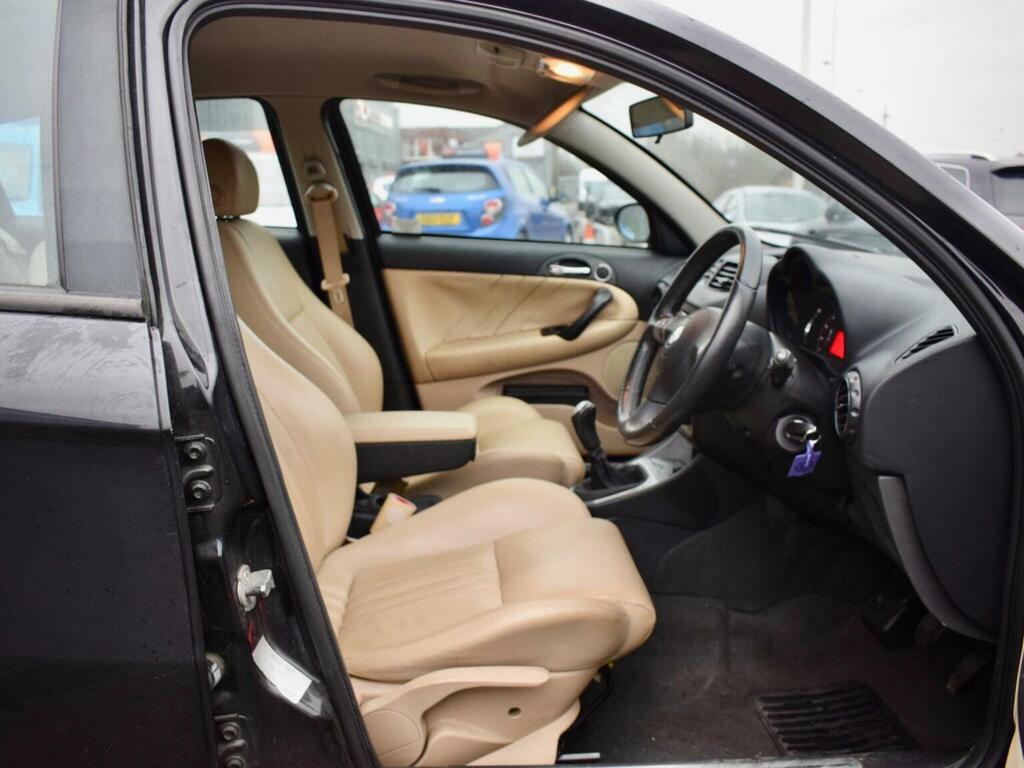 Alfa Romeo 147 1.9 Jtdm 8V Collezione White #9