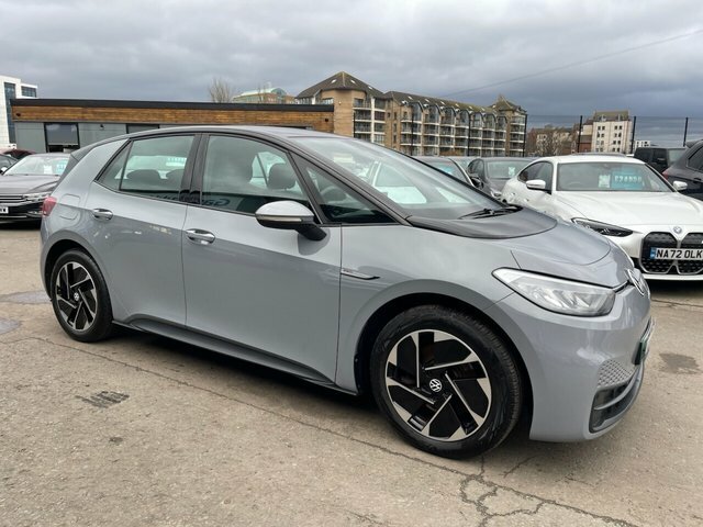Volkswagen ID.3 Pro 58Kwh Life Hatchback 145 Ps GJ22JUC Grey #2