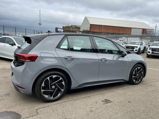 Volkswagen ID.3 Pro 58Kwh Life Hatchback 145 Ps GJ22JUC Grey #3