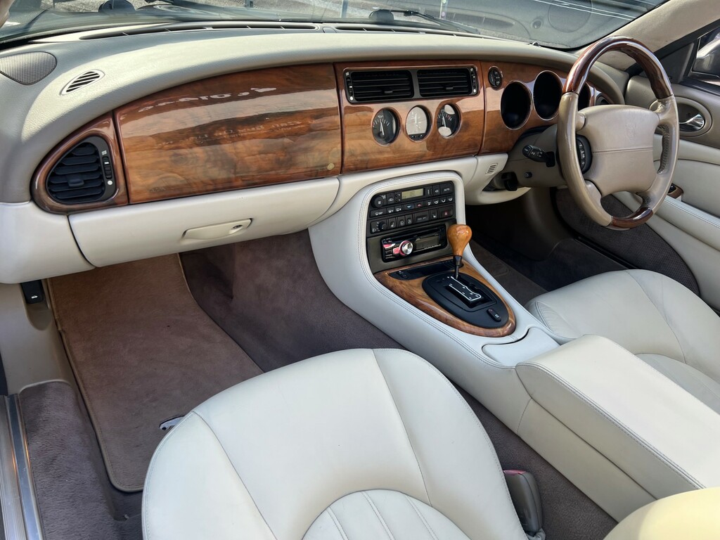 Jaguar XK8 Convertible  #4