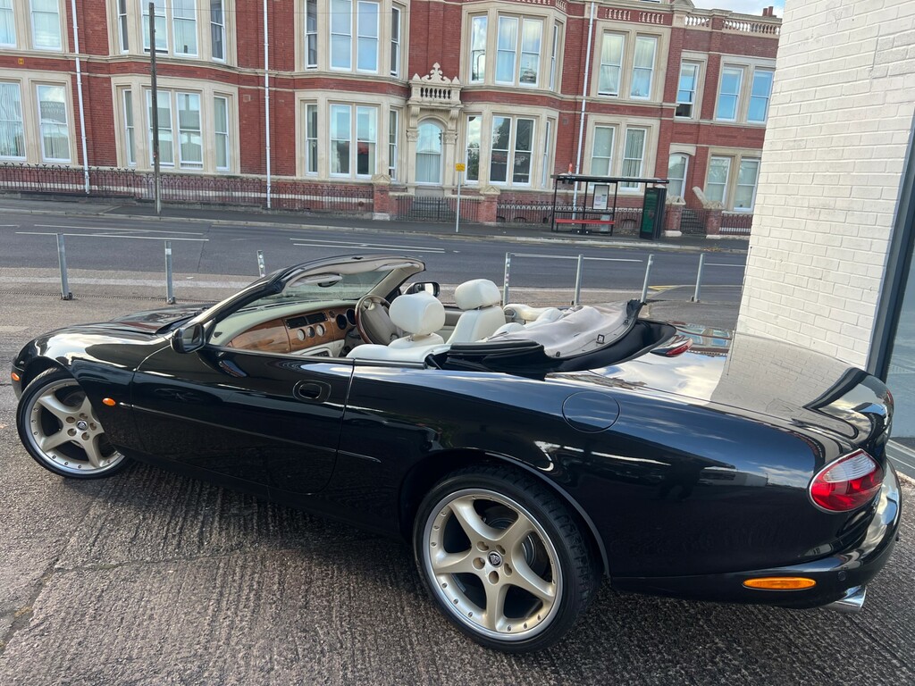 Jaguar XK8 Convertible  #2