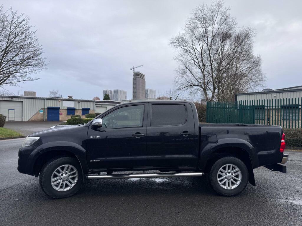 Toyota HILUX 3.0 D-4d Invincible 4Wd Black #4