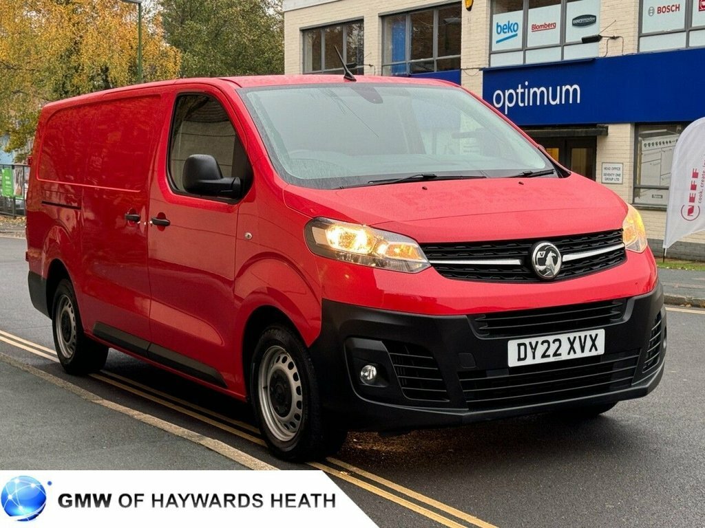 Vauxhall Vivaro 1.5L Dynamic 6Dr DY22XVX Red #2