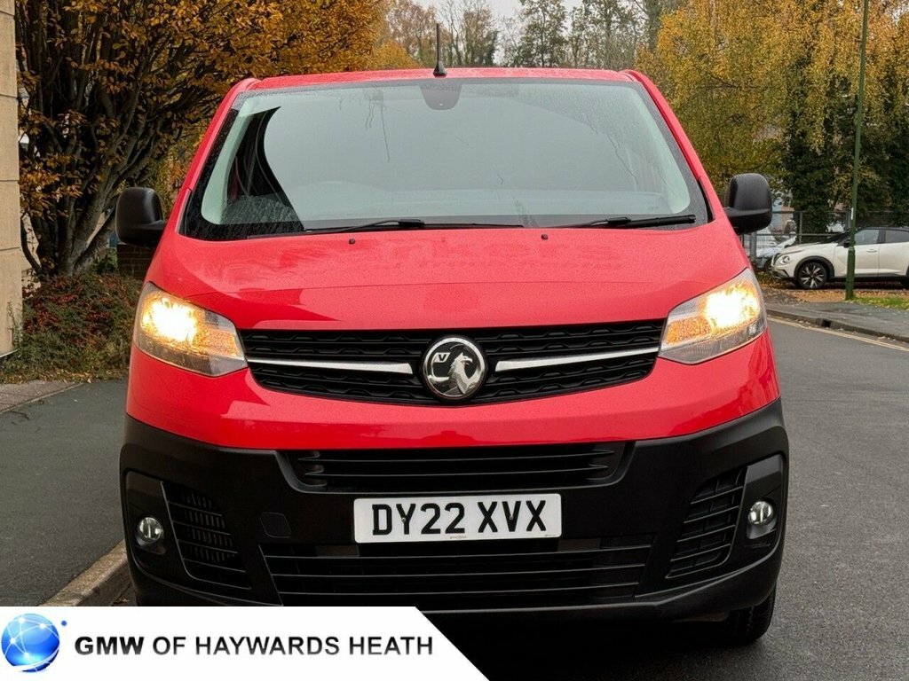 Vauxhall Vivaro 1.5L Dynamic 6Dr DY22XVX Red #3