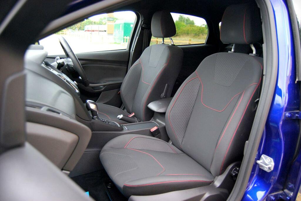 Ford Focus St-line 1.5 Tdci 5-Door Powershift - 22 500 M Blue #4