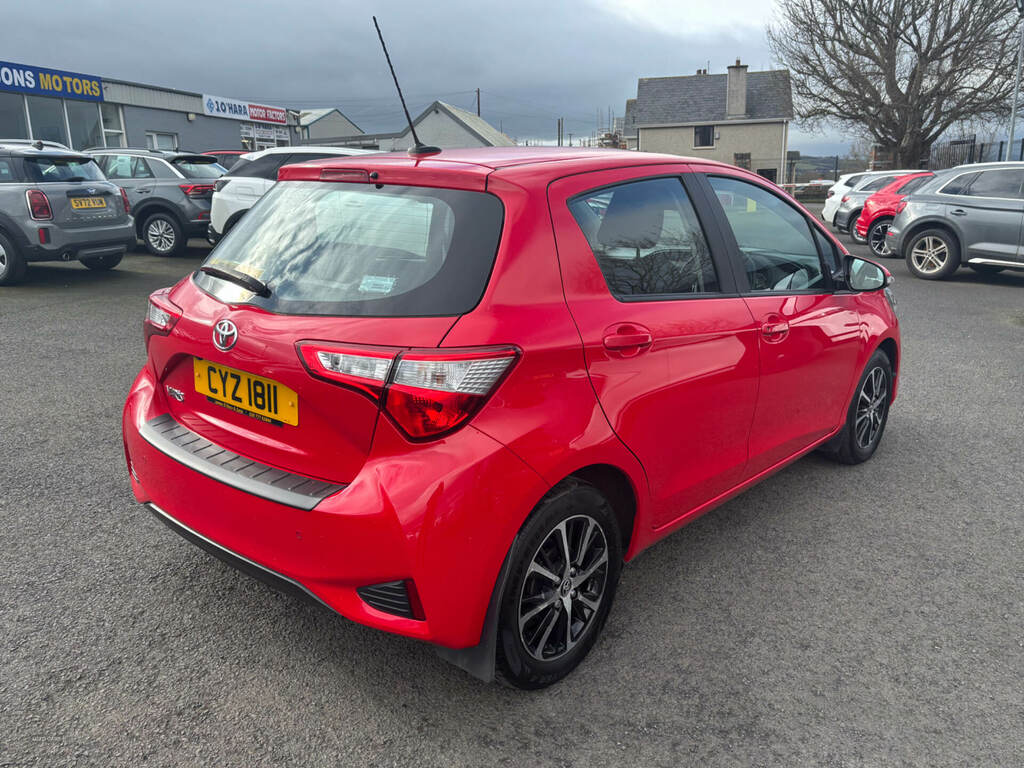 Toyota Yaris 1.5 Vvt-i Icon Tech CYZ1811 Red #3
