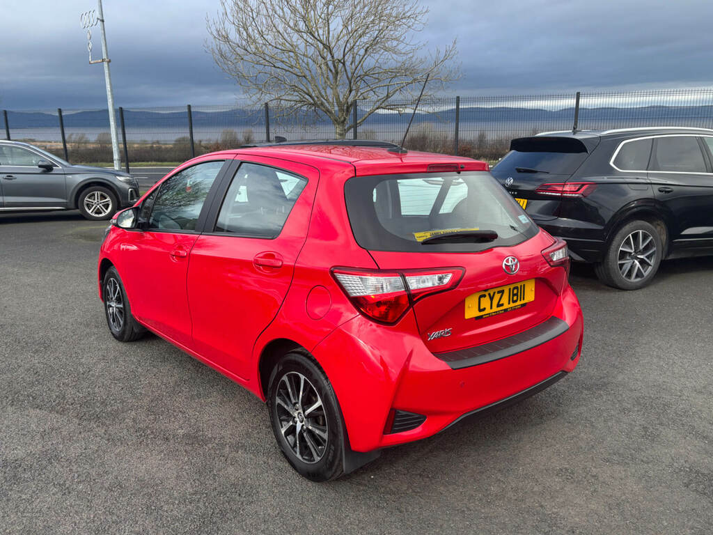 Toyota Yaris 1.5 Vvt-i Icon Tech CYZ1811 Red #4