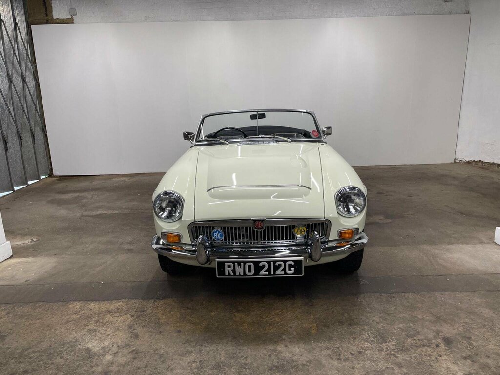 MG MGC - White #2