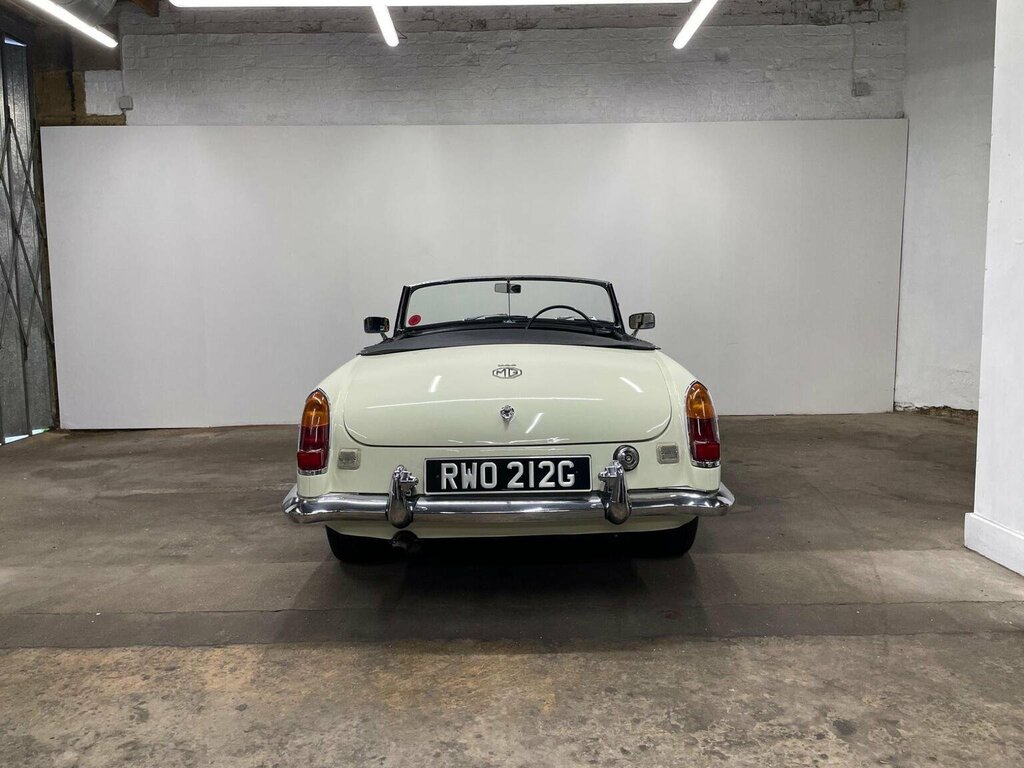 MG MGC - White #4