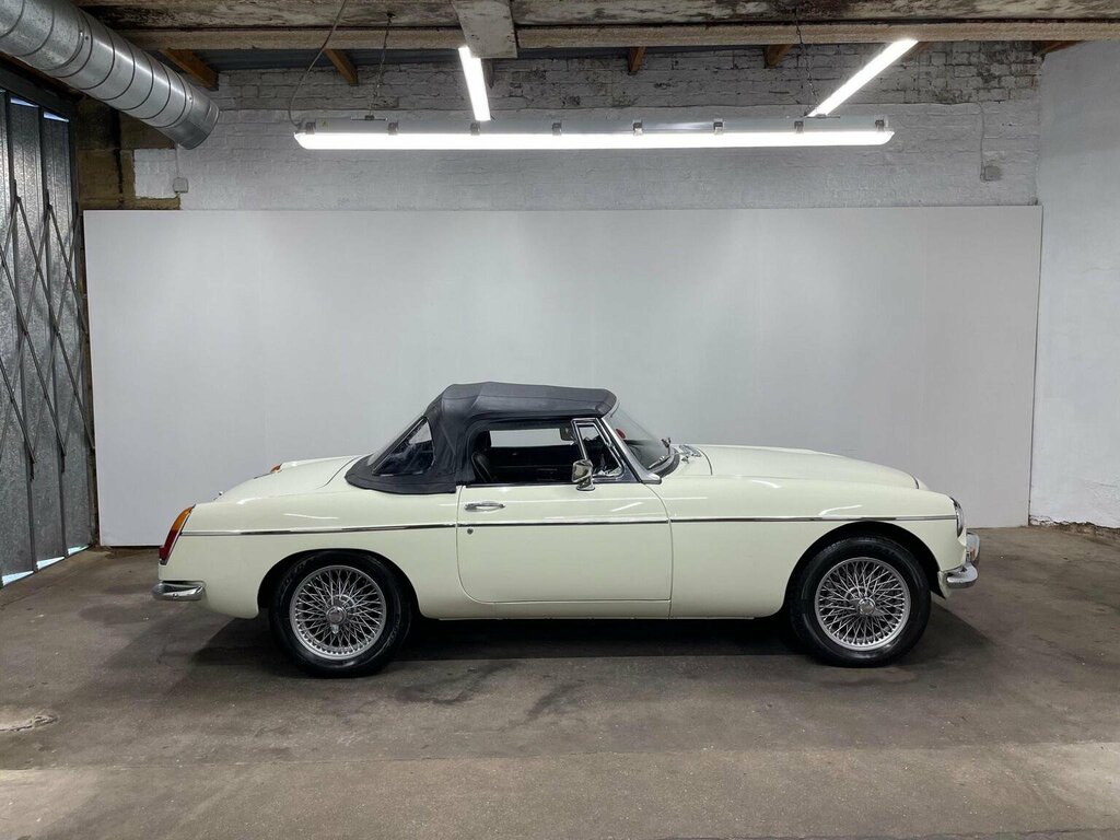 MG MGC - White #6