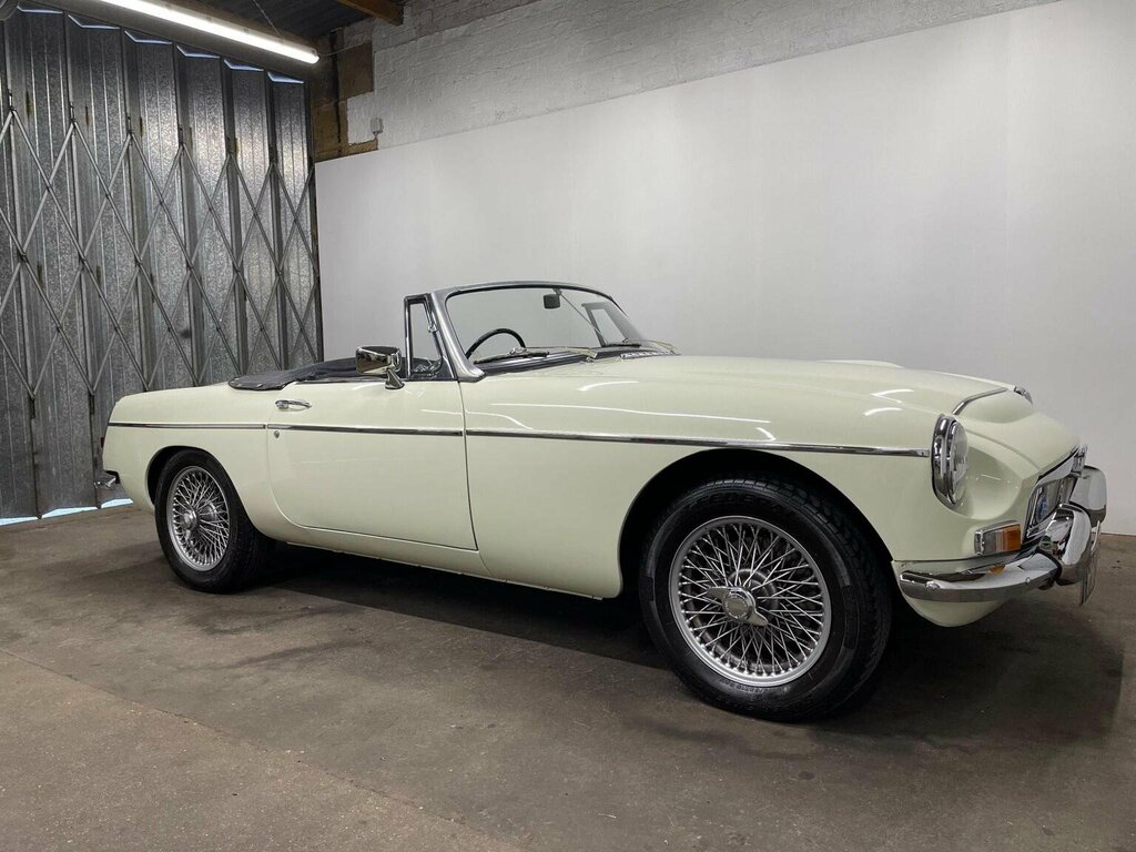 MG MGC - White