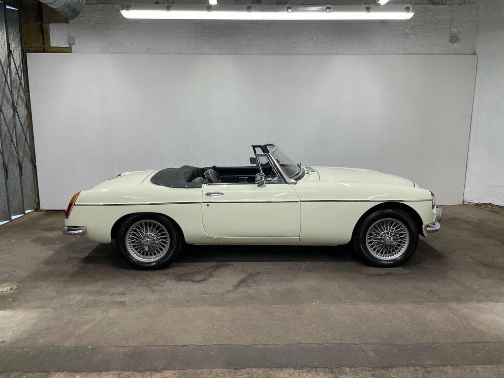 MG MGC - White #3