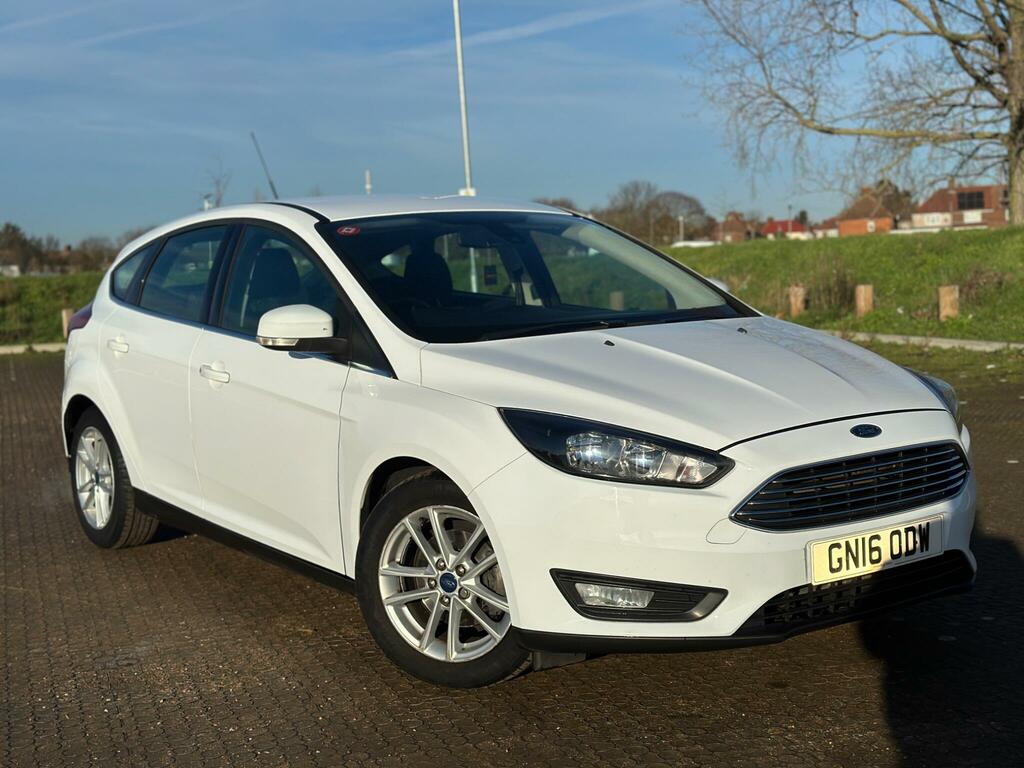Ford Focus 1.6 Zetec Powershift Euro 6 White