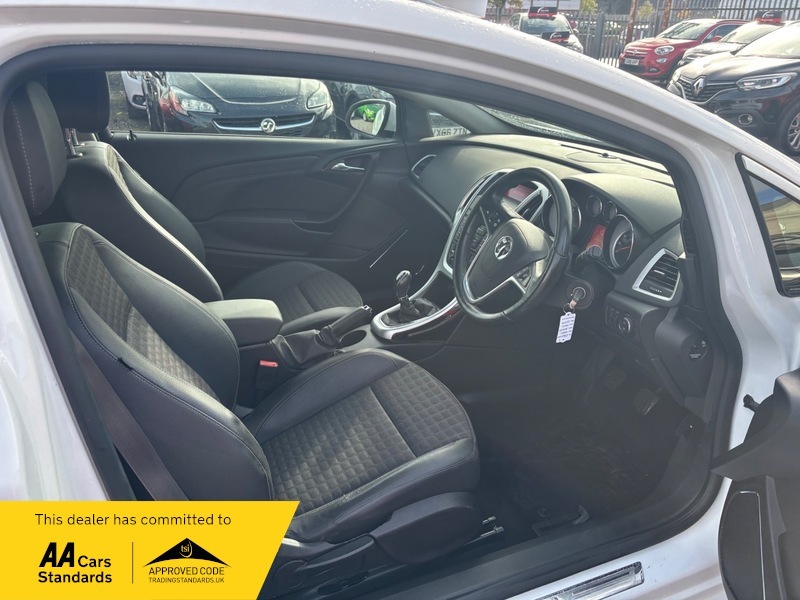 Vauxhall Astra GTC Sri S Sulez Complaintone FP65ZWN White #2