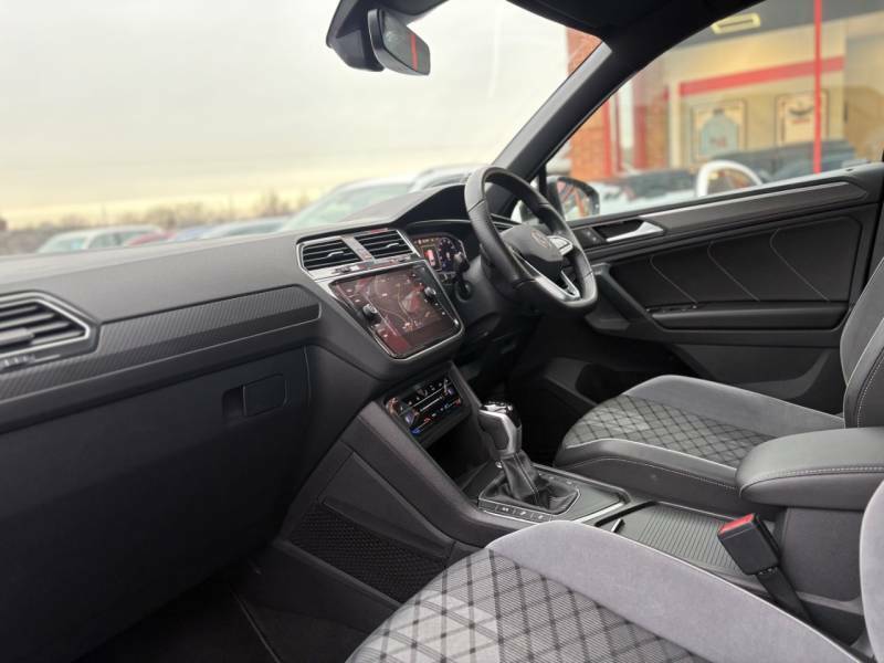 Volkswagen Tiguan 2.0 Tdi R-line Dsg - Fmdsh - 1 Owner - Fvwsh- BT72TYG Black #3