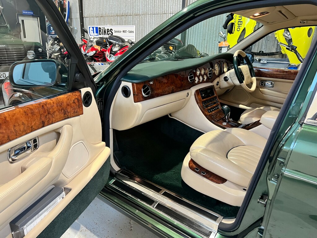 Bentley Arnage Saloon 4.4 V8 1998S Green #19