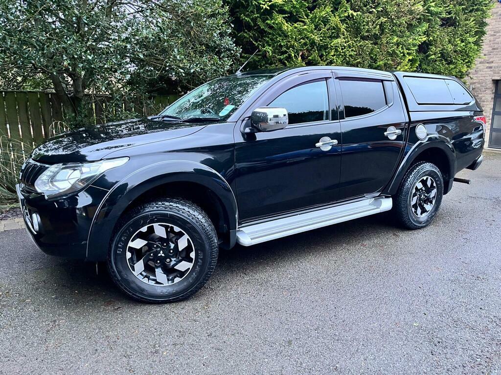Mitsubishi L200 2.4 Di-d Dc Barbarian 4Wd Euro 6 SL17GWP Black #2
