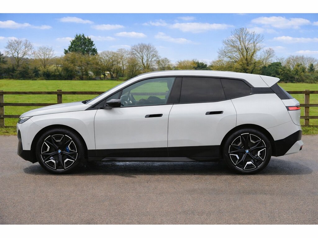 BMW iX 40 M Sport White #5