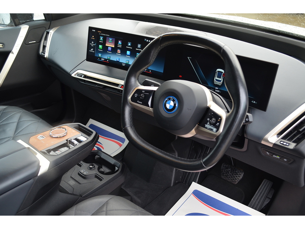 BMW iX 40 M Sport White #2