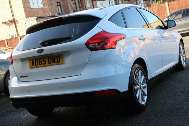 Ford Focus 2015 1.6 Titanium Hatchback Powershift AO65OWD White #4