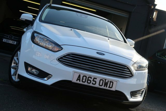 Ford Focus 2015 1.6 Titanium Hatchback Powershift White