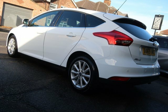 Ford Focus 2015 1.6 Titanium Hatchback Powershift AO65OWD White #6