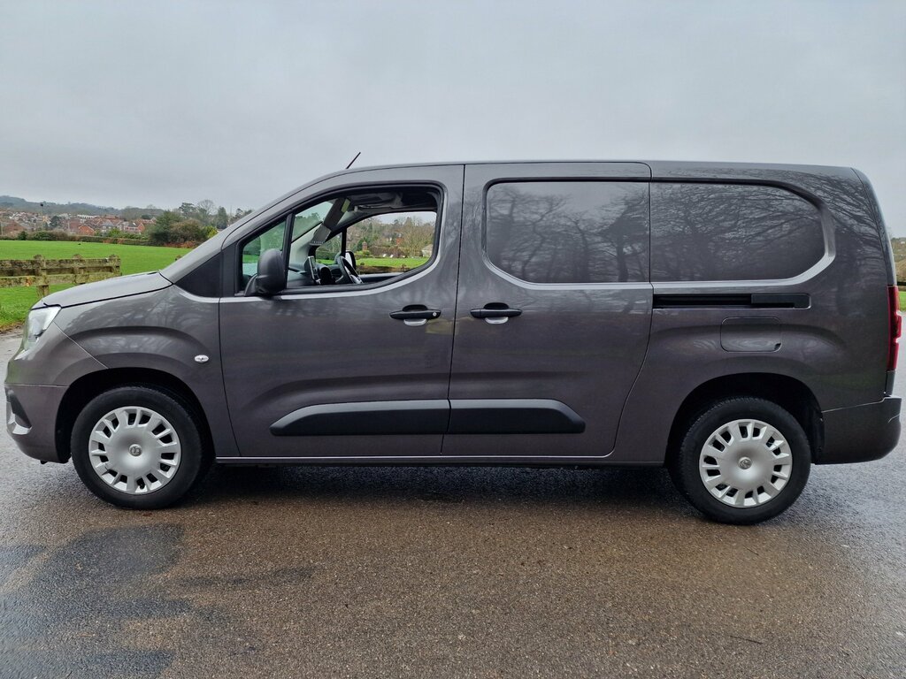 Vauxhall Combo 1.5 Turbo D 2300 Sportive Panel Van 6Dr Man BT72CLV Grey #4