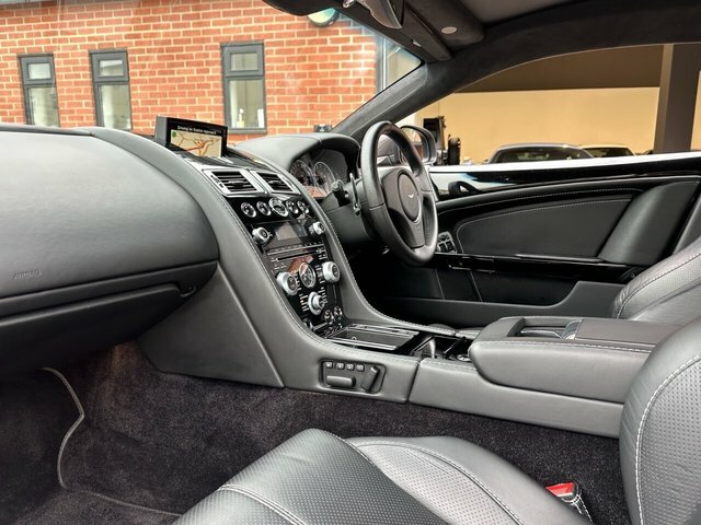 Aston Martin DB9 6.0 V12 Coupe T-tronicii Euro 5 470 Bh Silver