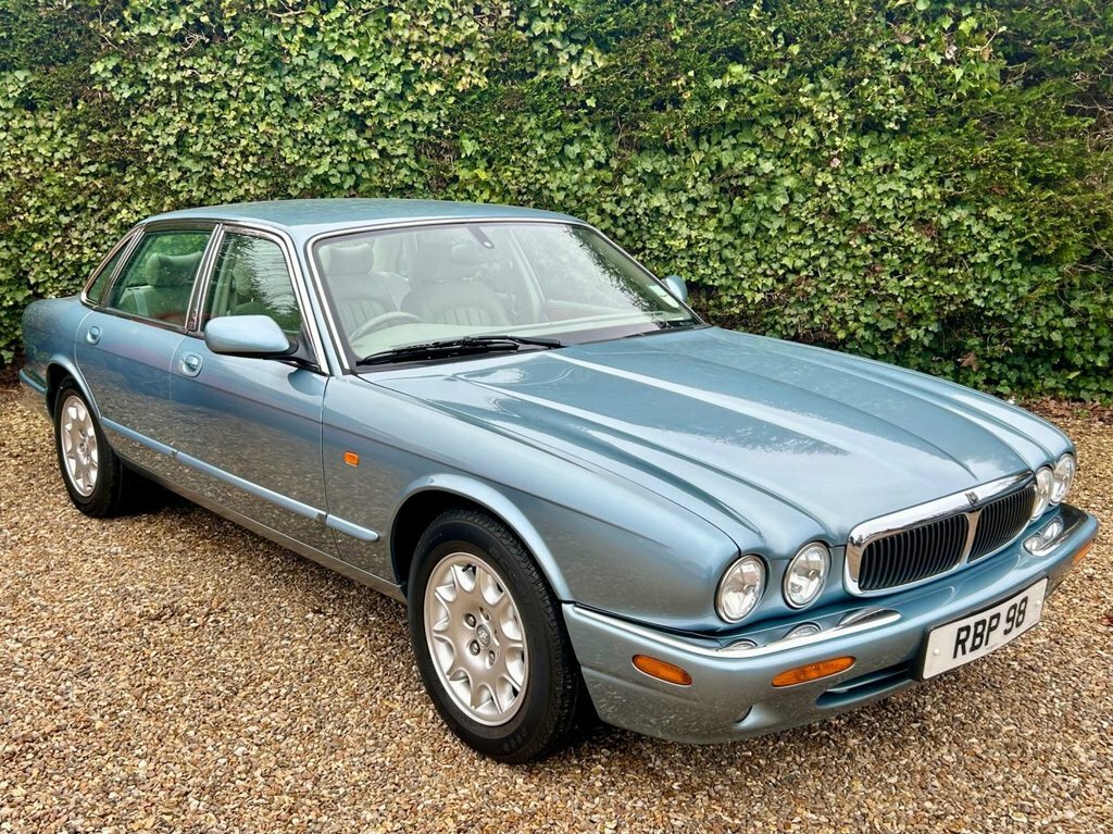 Jaguar XJ 3.2 Xj8 Executive Saloon 290 Blue