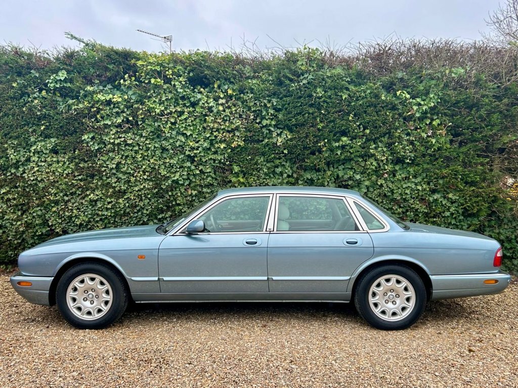 Jaguar XJ 3.2 Xj8 Executive Saloon 290 Blue #4