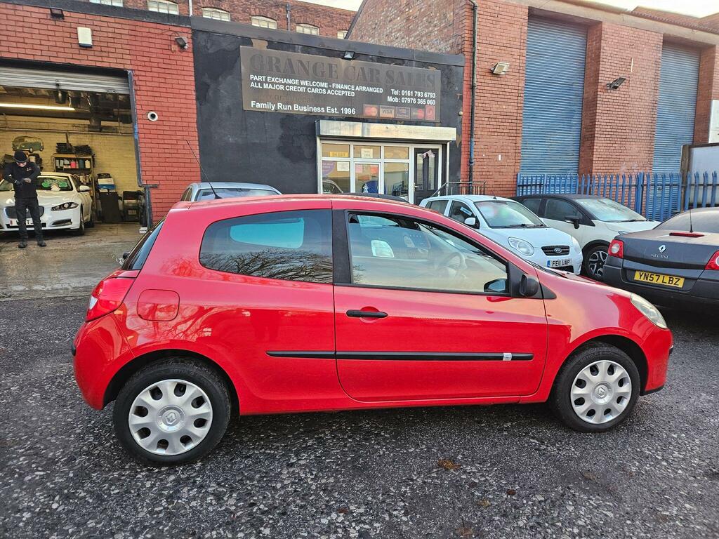 Renault Clio 1.2 16V Extreme PE09EFO Red