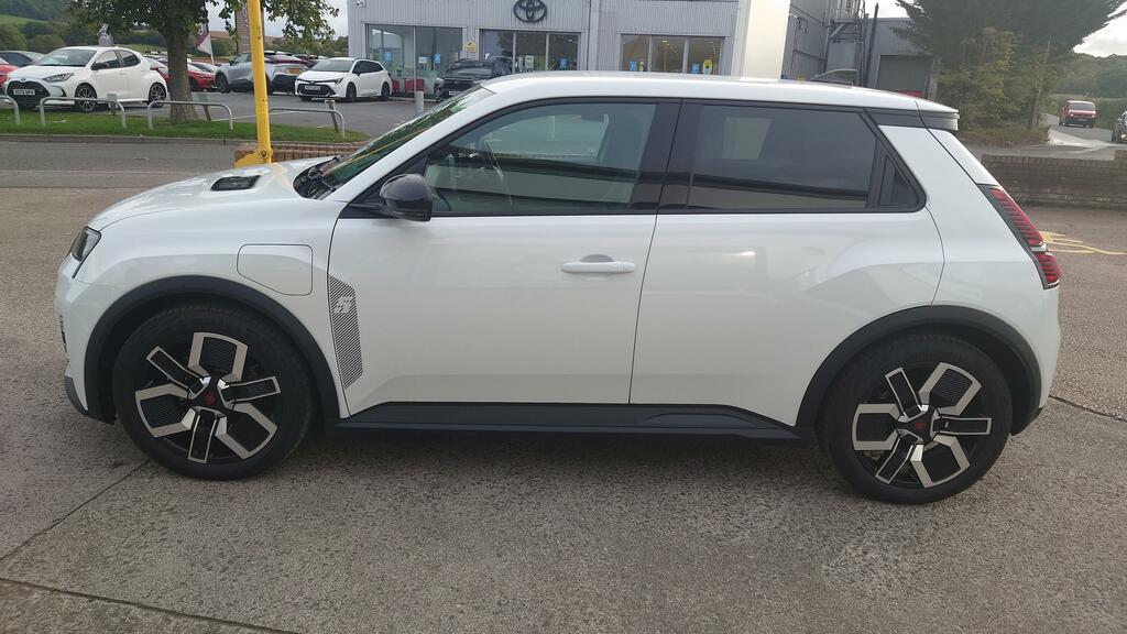 Renault 5 E-Tech Comfort Range 52Kwh Techno Hatchback VO75JYK White #4