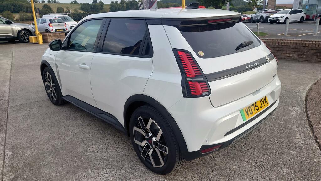 Renault 5 E-Tech Comfort Range 52Kwh Techno Hatchback VO75JYK White #5