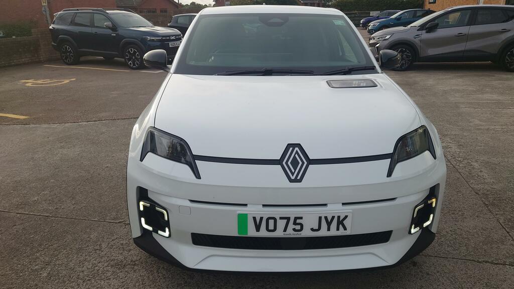 Renault 5 E-Tech Comfort Range 52Kwh Techno Hatchback VO75JYK White #2